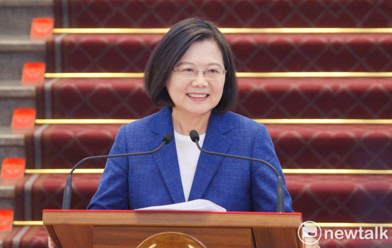 民進黨今(19)日下午1點召開中執會公告提名人名單,總統參選人蔡英文22點發表談話。 圖:張良一/攝(資料照片) 民進黨今(19)日下午1點召開中執會公告提名人名單,總統參選人蔡英文22點發表談話。 圖:張良一/攝(資料照片)