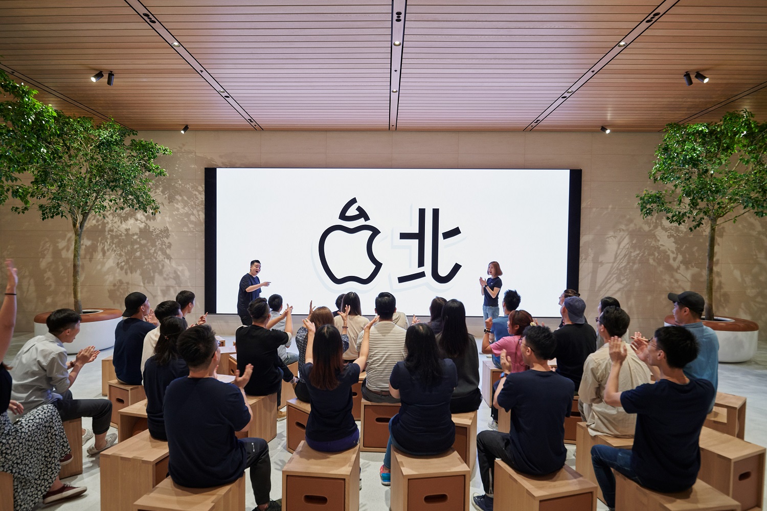 Apple信義A13的展示台。圖:蘋果提供 Apple信義A13的展示台。圖:蘋果提供