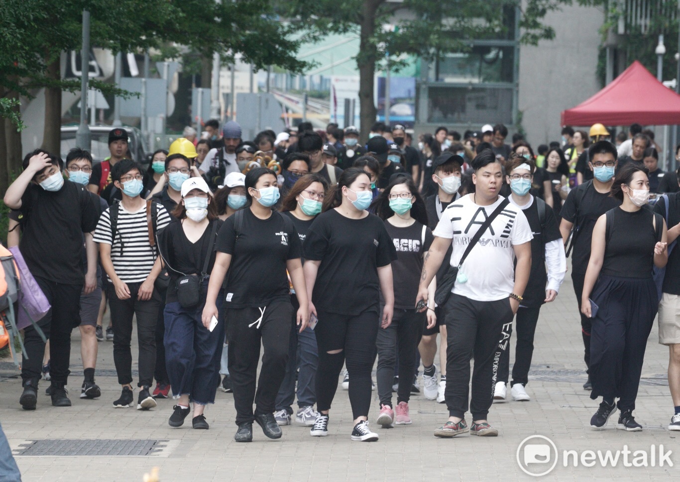 反送中抗議行動持續延燒,民眾今(17)日持續上街表達訴求。 圖 : 張良一/攝 反送中抗議行動持續延燒,民眾今(17)日持續上街表達訴求。 圖 : 張良一/攝