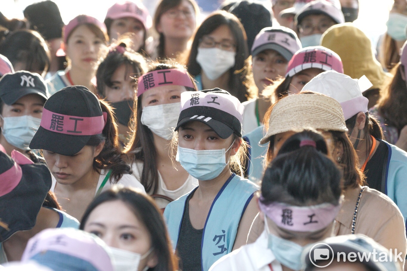 罷工中的長榮航空空服員 圖:張良一/攝 罷工中的長榮航空空服員 圖:張良一/攝