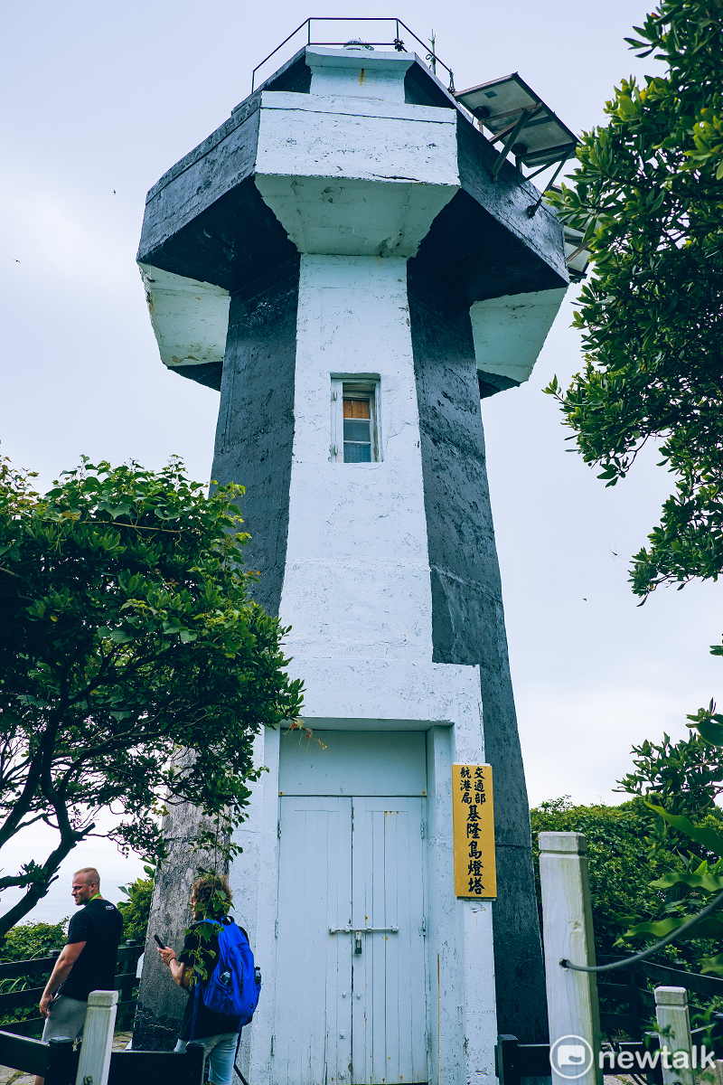 「基隆島燈塔」才是它的全名喔!圖:謝佳真/攝 「基隆島燈塔」才是它的全名喔!圖:謝佳真/攝