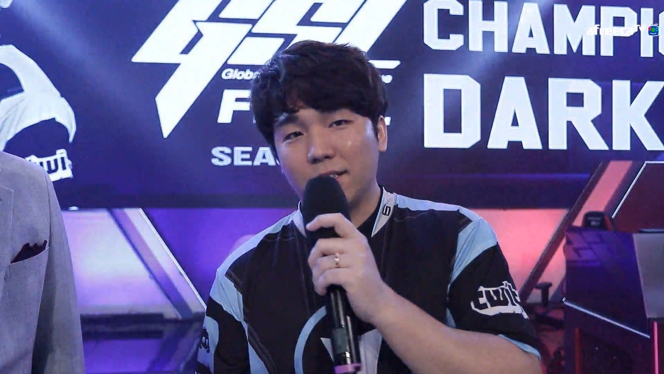 奪冠的Dark喜極而泣。