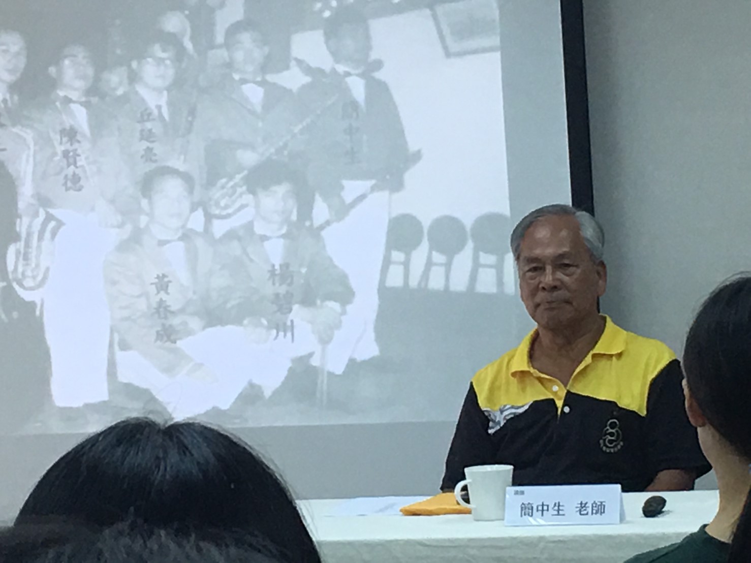 簡中生在活動中細細說到當年被捕的情況。 圖/六都春秋提供 簡中生在活動中細細說到當年被捕的情況。 圖/六都春秋提供