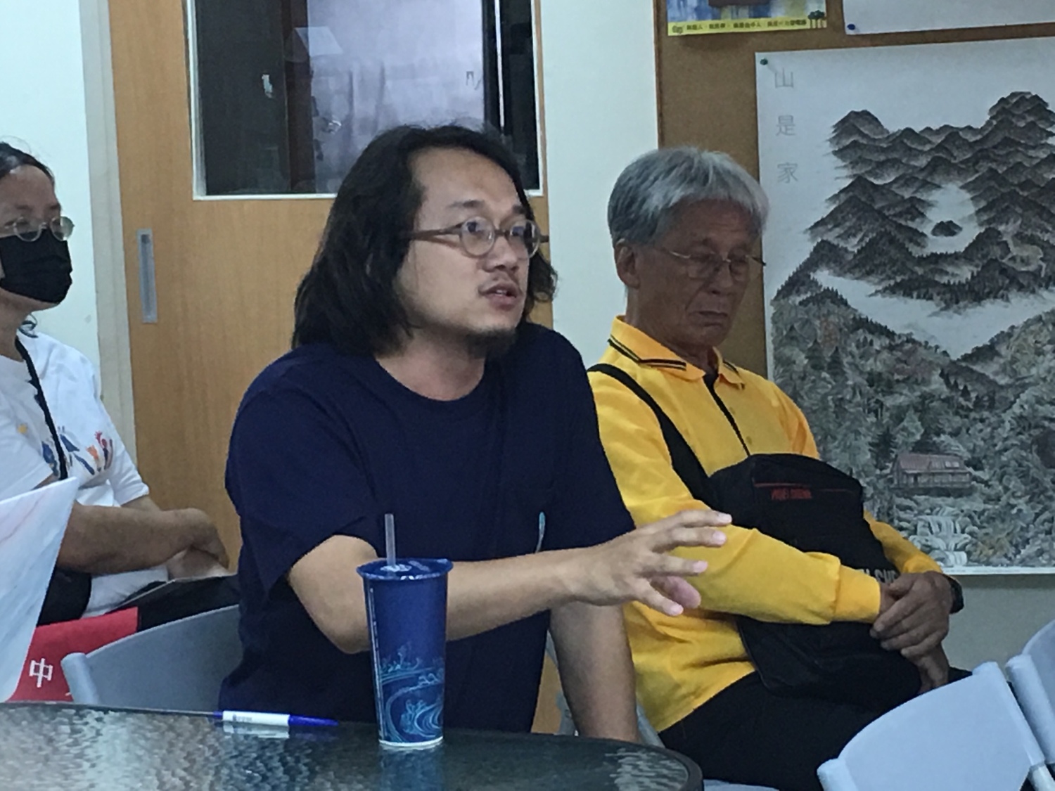 參與者林楷倫與簡中生精采對談。 圖/六都春秋提供 參與者林楷倫與簡中生精采對談。 圖/六都春秋提供