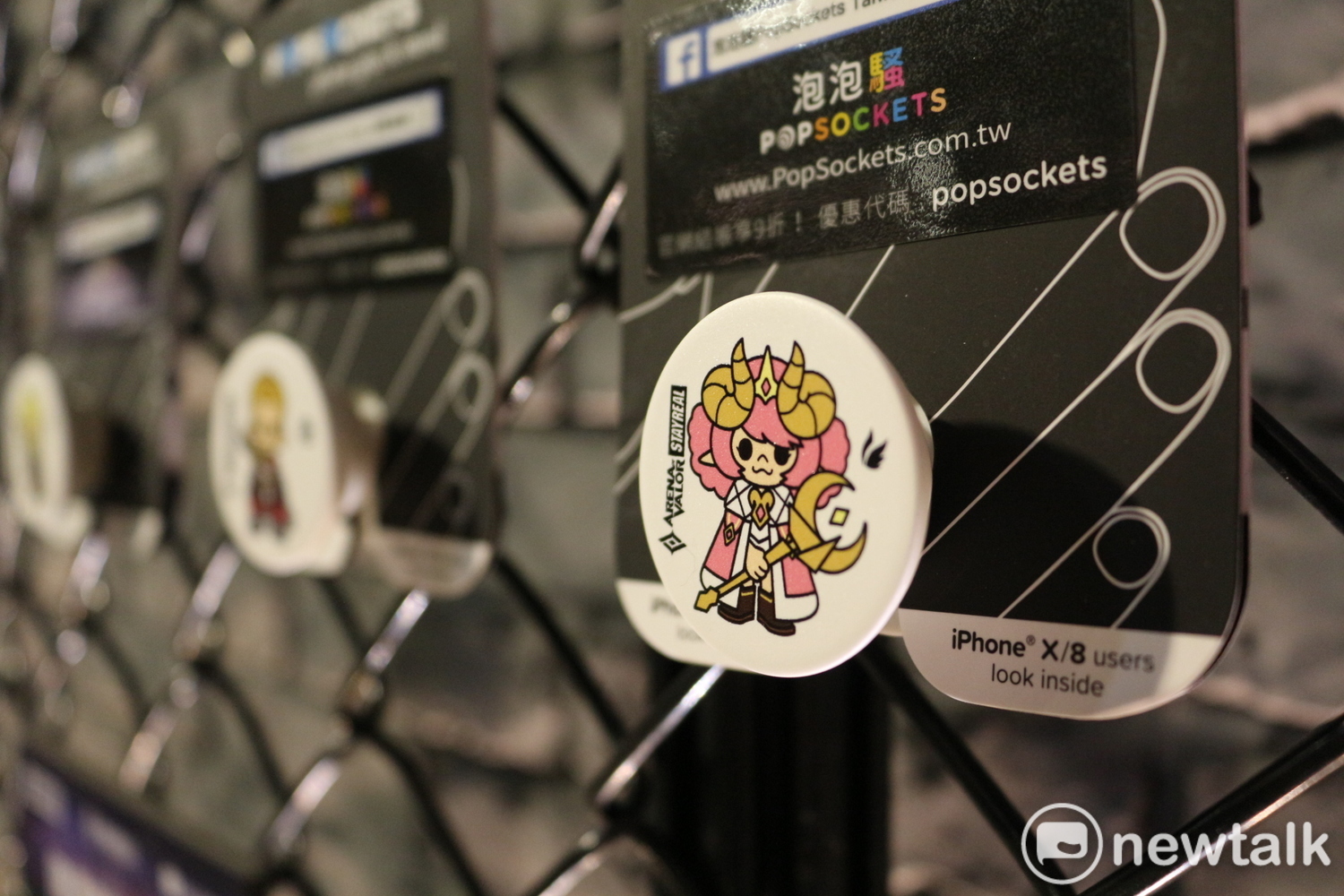 與美國知名手機支架品牌PopSockets泡泡騷合作的傳說對決公仔手機支架。 與美國知名手機支架品牌PopSockets泡泡騷合作的傳說對決公仔手機支架。