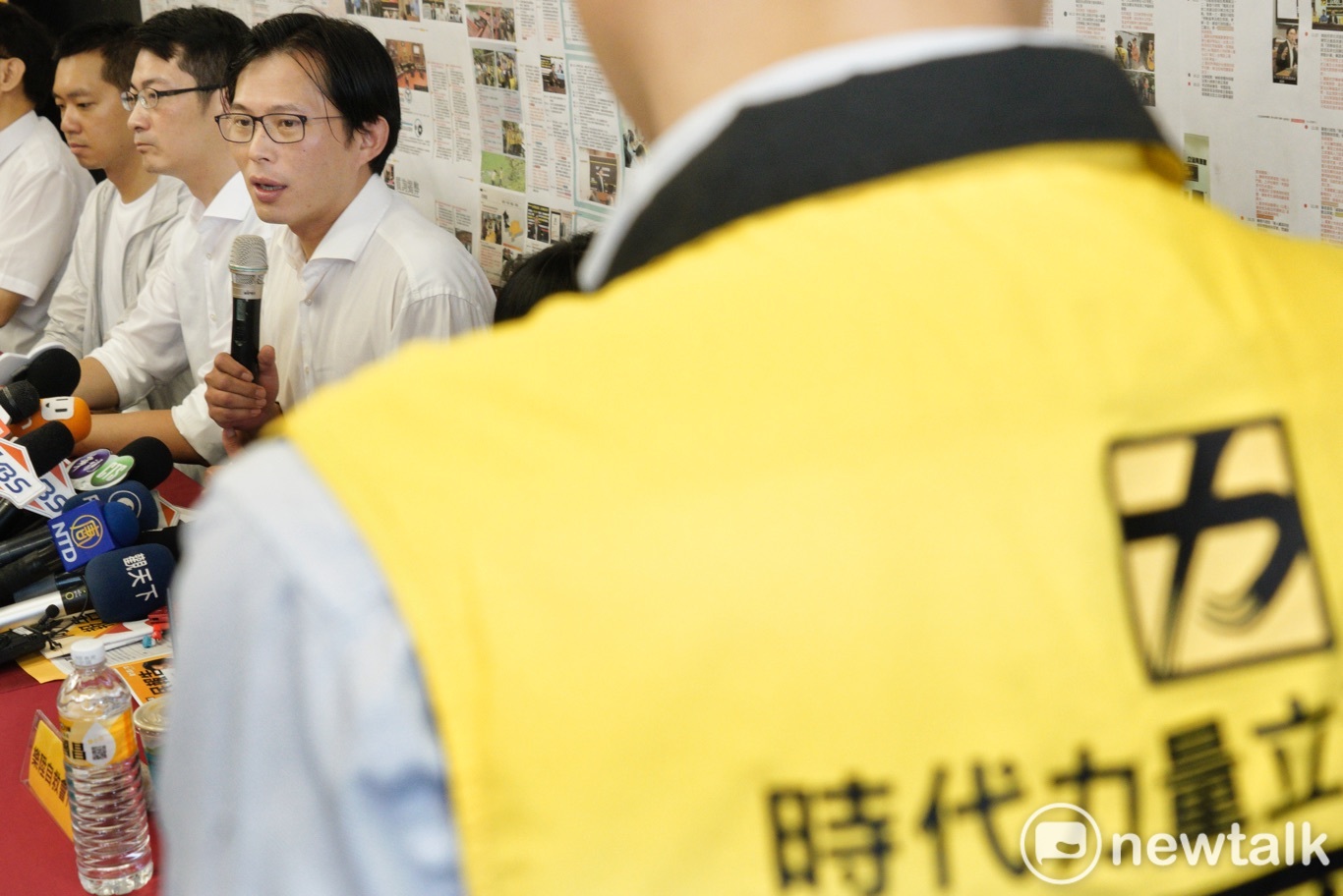 時代力量立委黃國昌辦公室主任賴嘉倫參選立委記者會。 圖:張良一/攝 時代力量立委黃國昌辦公室主任賴嘉倫參選立委記者會。 圖:張良一/攝