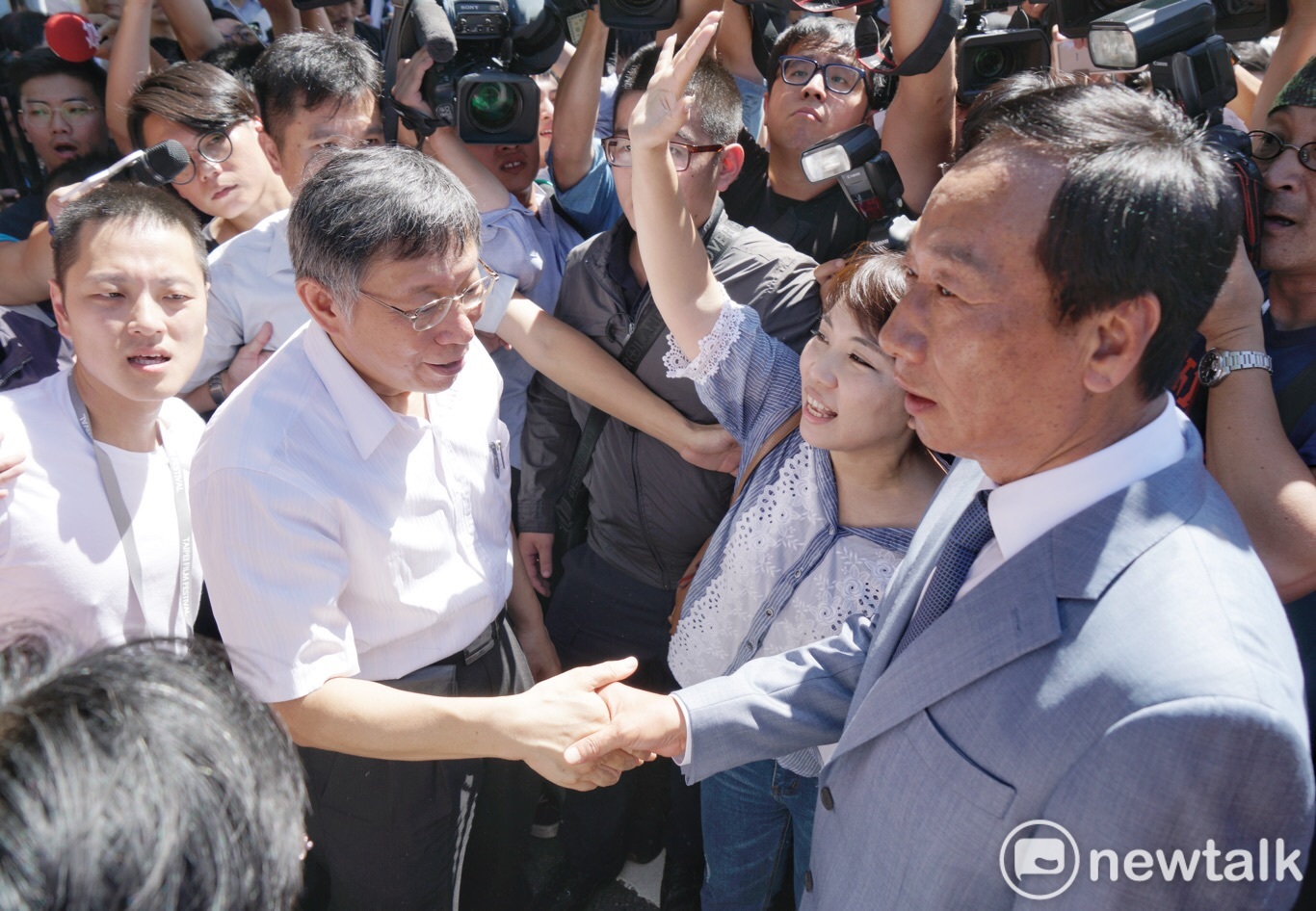 台北市長柯文哲的台灣民眾黨與鴻海創辦人郭台銘合作搶攻國會。 圖:張良一 / 攝 (資料照片) 台北市長柯文哲的台灣民眾黨與鴻海創辦人郭台銘合作搶攻國會。 圖:張良一 / 攝 (資料照片)