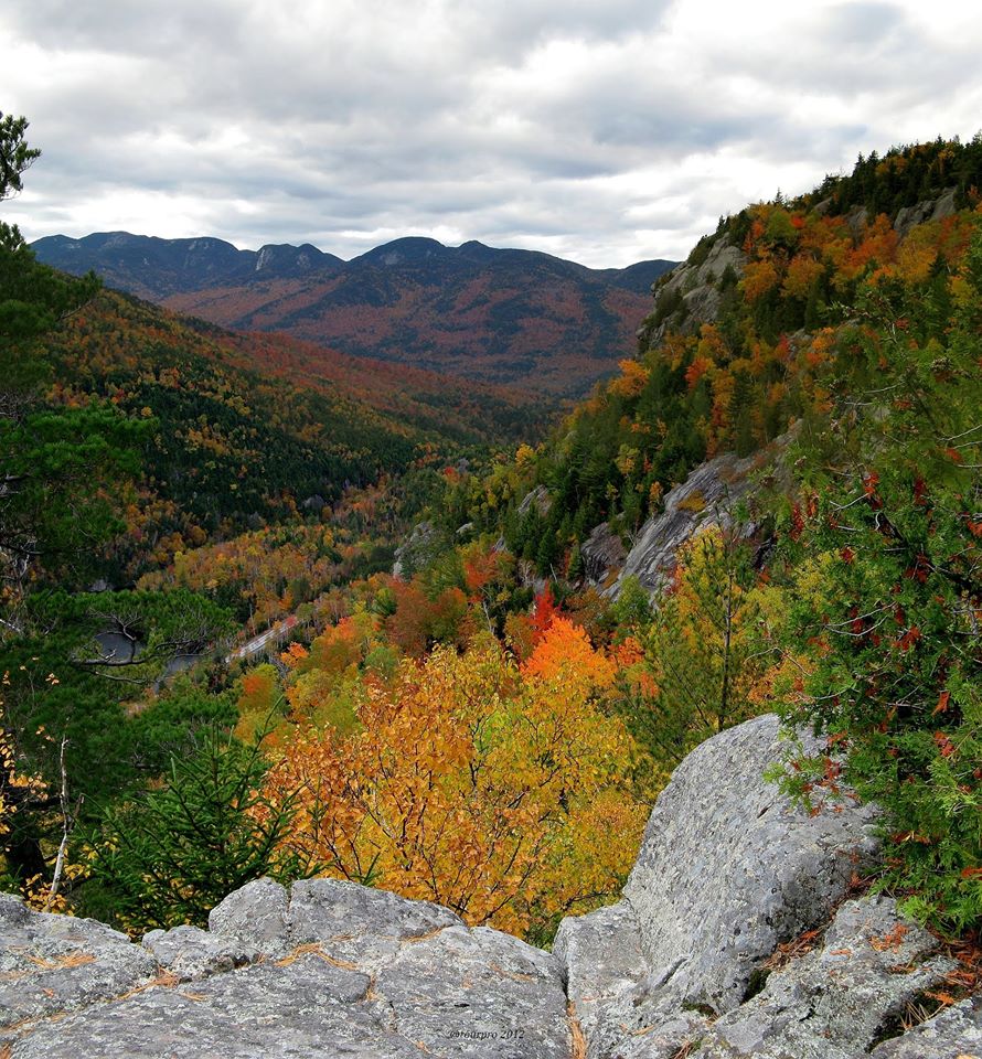 阿迪朗達克公園的楓紅是以山谷為單位燃燒。圖:翻攝自Visit Adirondacks臉書 阿迪朗達克公園的楓紅是以山谷為單位燃燒。圖:翻攝自Visit Adirondacks臉書