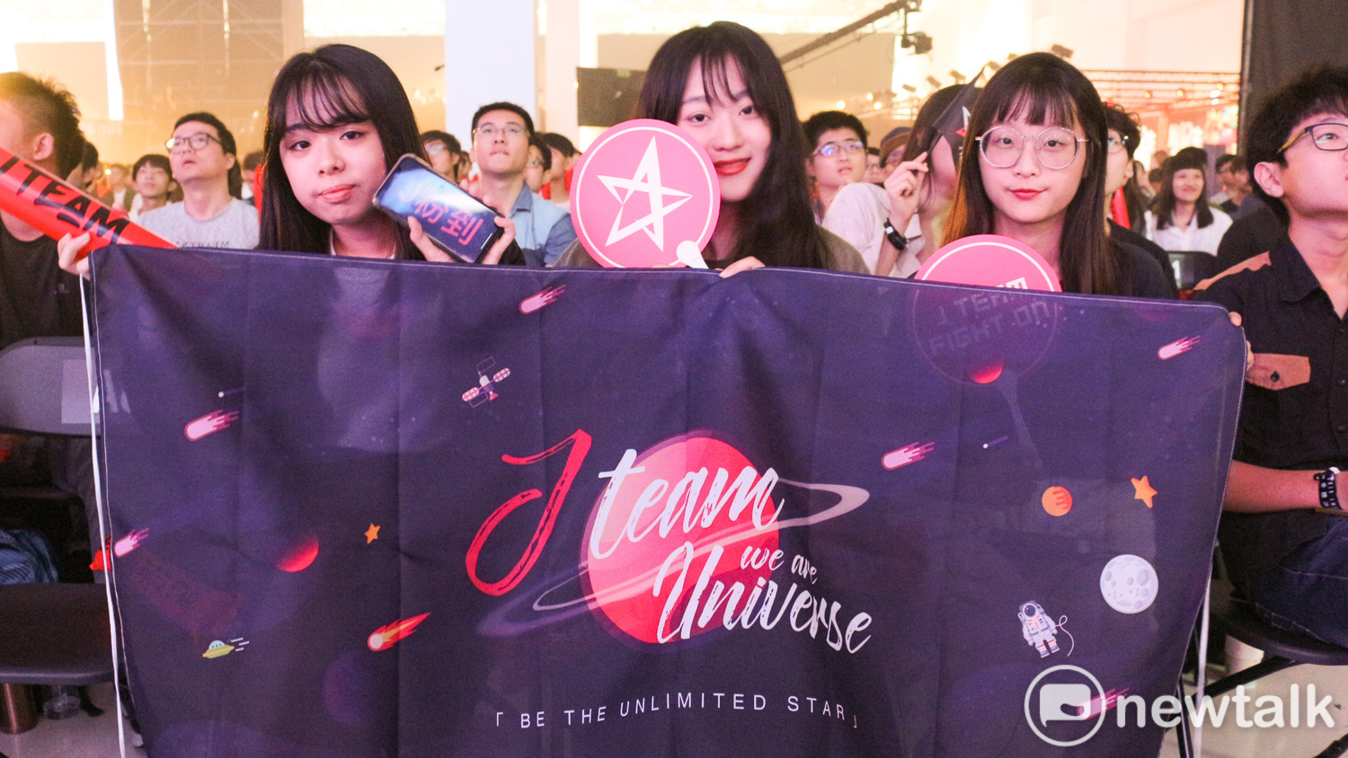 為J Team加油的粉絲。 為J Team加油的粉絲。