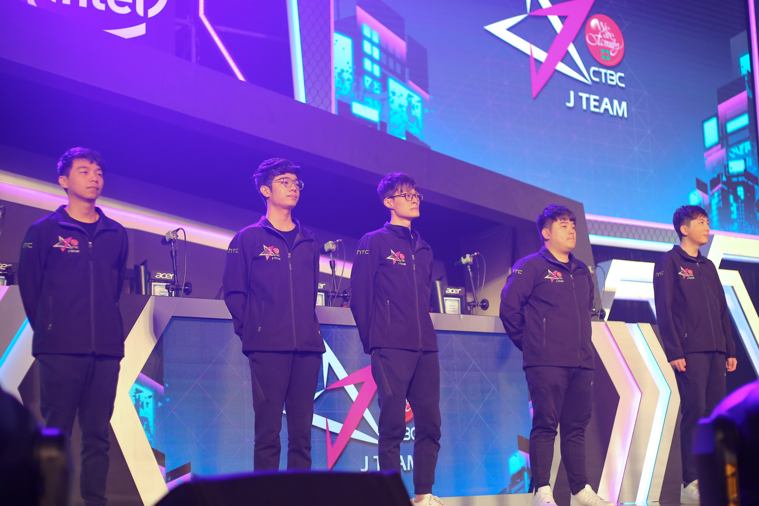 J Team出場。 J Team出場。