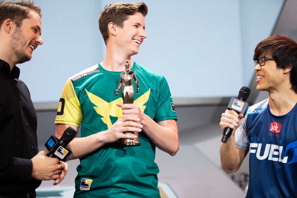 LA Valiant 的 Scott “Custa” Kennedy 獲頒 2019 年 Dennis Hawelka 獎。 LA Valiant 的 Scott “Custa” Kennedy 獲頒 2019 年 Dennis Hawelka 獎。