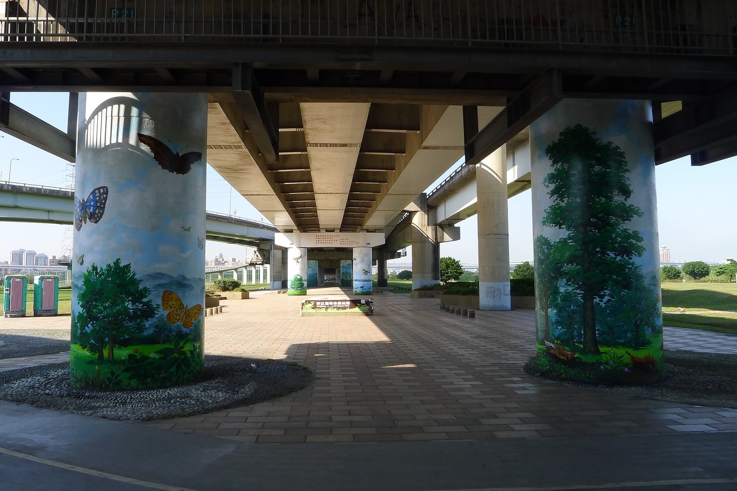台北市動物保護處今(11)日特別提醒民眾,華江雁鴨自然公園禁止烤肉及燃放鞭炮,違反規定者將處新台幣1,200元以上6,000元以下罰鍰。 圖:台北市動保處/提供 台北市動物保護處今(11)日特別提醒民眾,華江雁鴨自然公園禁止烤肉及燃放鞭炮,違反規定者將處新台幣1,200元以上6,000元以下罰鍰。 圖:台北市動保處/提供