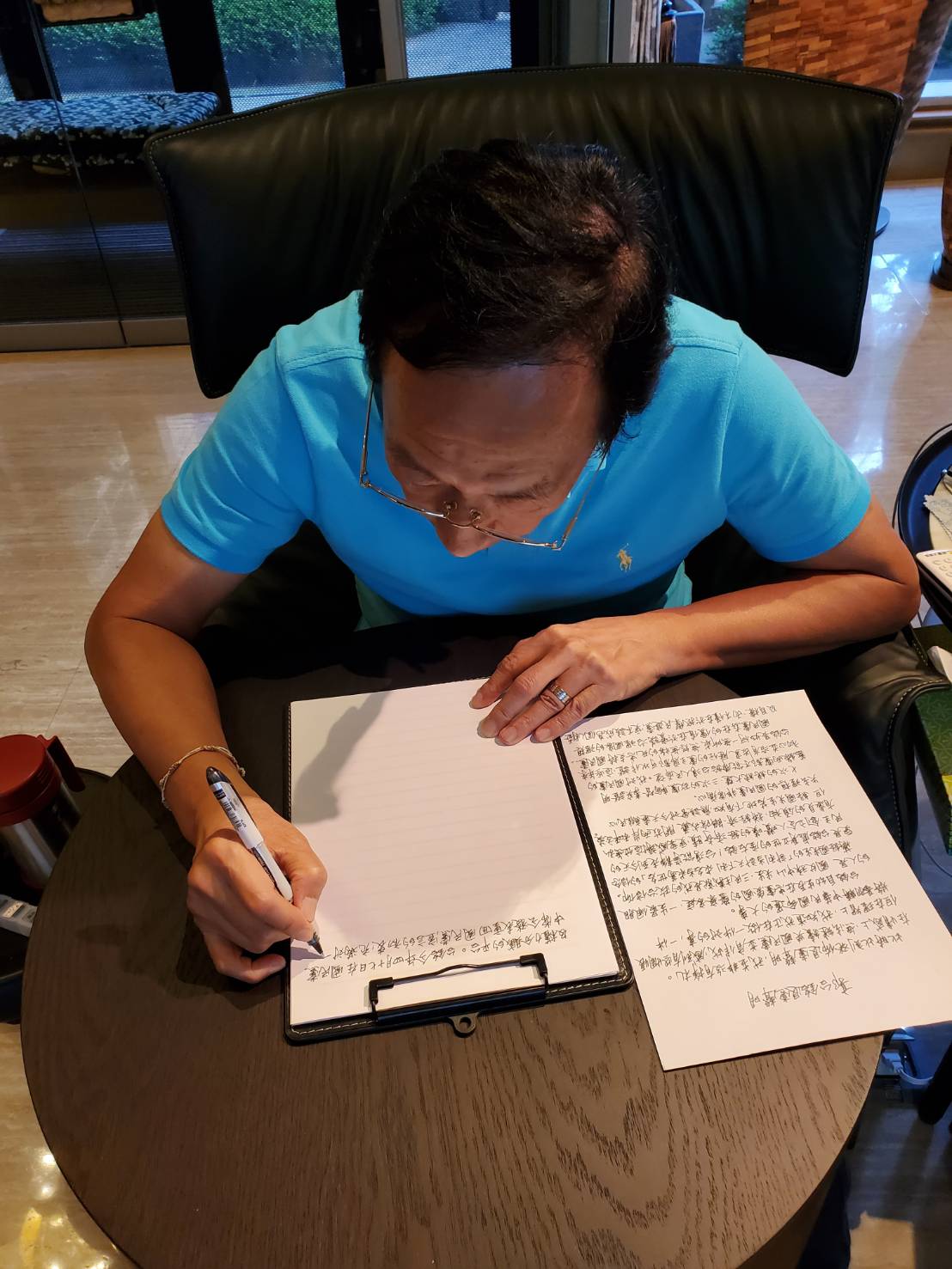 郭台銘親筆寫退黨聲明。 圖:郭台銘辦公室提供 郭台銘親筆寫退黨聲明。 圖:郭台銘辦公室提供