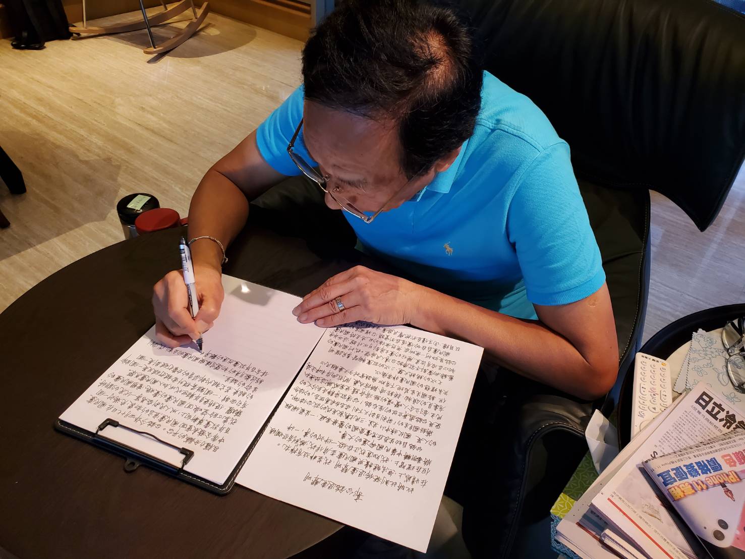 郭台銘親筆寫退黨聲明。 圖:郭台銘辦公室提供 郭台銘親筆寫退黨聲明。 圖:郭台銘辦公室提供