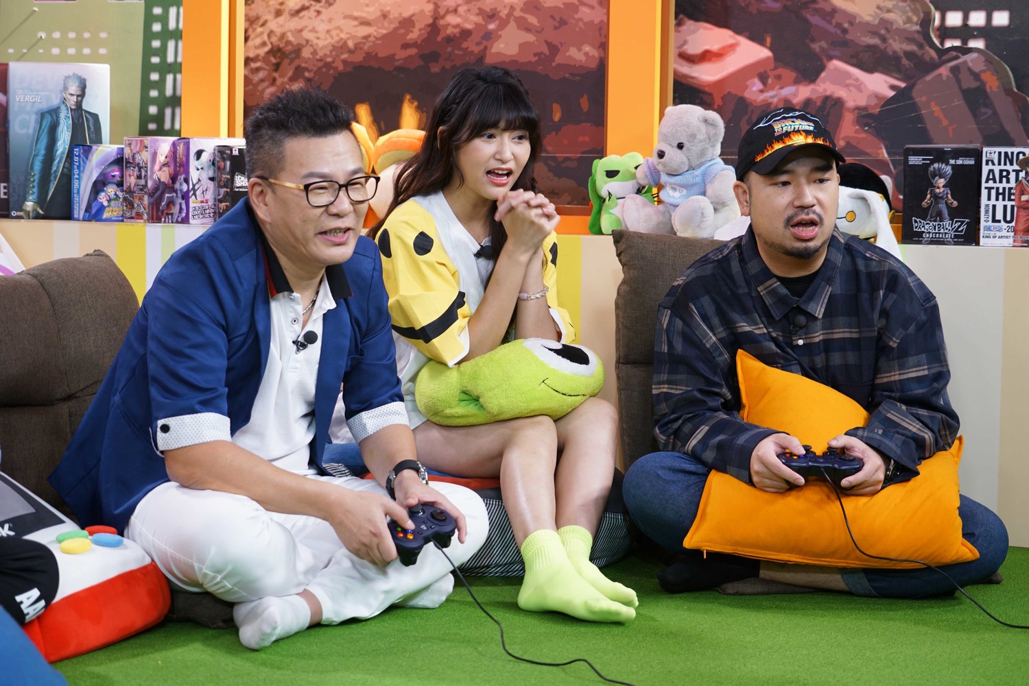 沈玉琳自誇打遊戲超投入,玩到滿身汗。左起:沈玉琳、樓心潼、阿達。 沈玉琳自誇打遊戲超投入,玩到滿身汗。左起:沈玉琳、樓心潼、阿達。