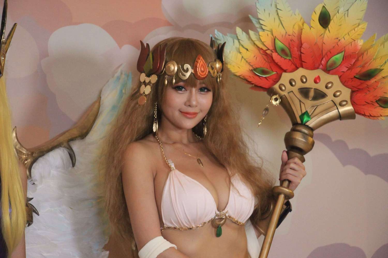 現場 coser 吸引許多玩家拍照留念 現場 coser 吸引許多玩家拍照留念