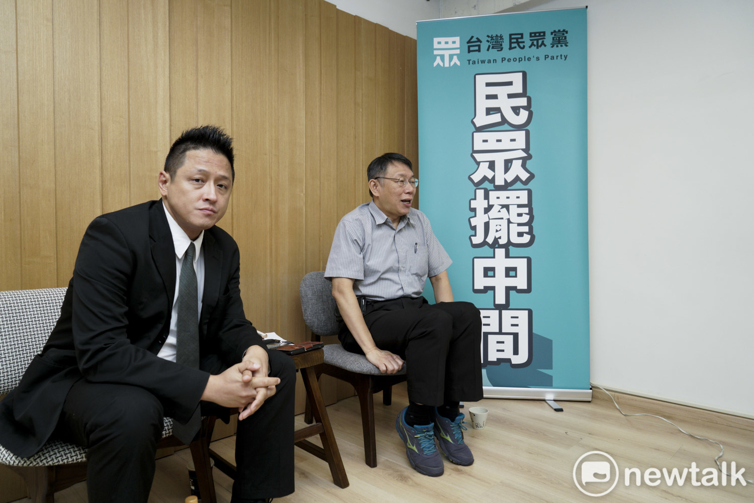 台北市長柯文哲曾帶著民眾黨立委參選人何景榮專訪。 圖:張良一 / 攝(資料照片) 台北市長柯文哲曾帶著民眾黨立委參選人何景榮專訪。 圖:張良一 / 攝(資料照片)