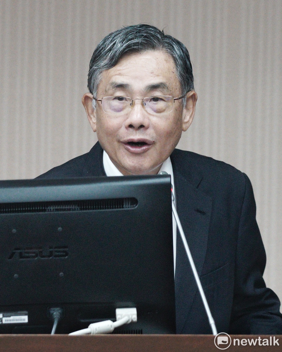 台灣港務公司董事長吳宗榮在立院交通委員會備詢。 圖:張良一/攝