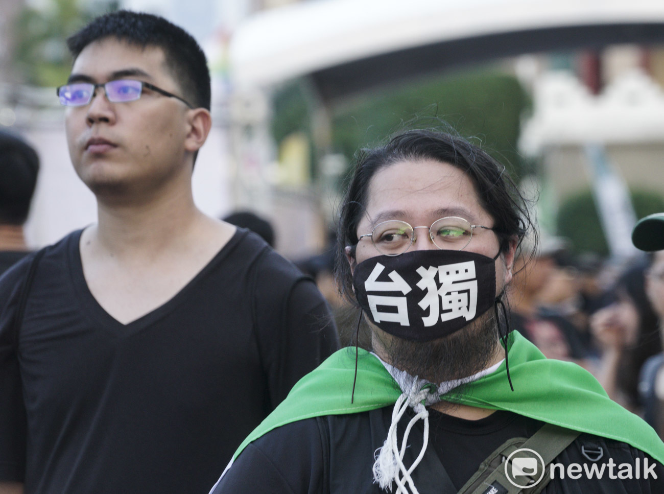 一位民眾帶著台獨口罩參加史明追思會。 圖:張良一/攝 一位民眾帶著台獨口罩參加史明追思會。 圖:張良一/攝