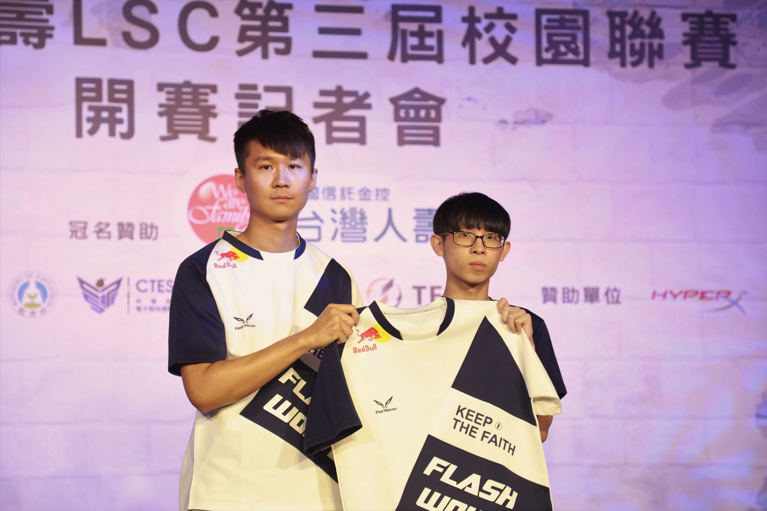 閃電狼更正式將隊服授予在LSC校園聯賽中表現優異的簡茂安 閃電狼更正式將隊服授予在LSC校園聯賽中表現優異的簡茂安