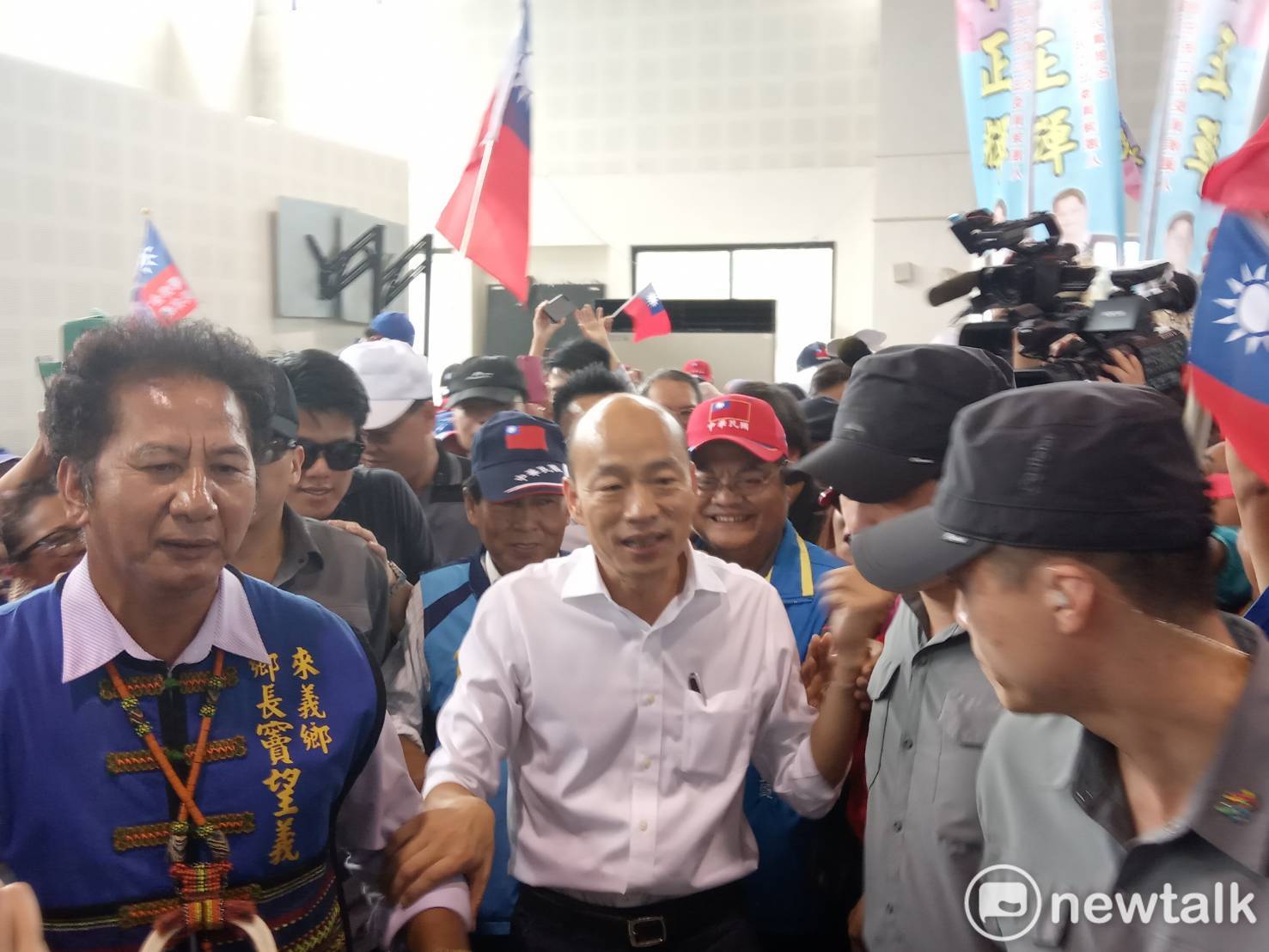韓國瑜請假環島Day1,第五站來到來義郷多功能活動中心,參加黨部主辦的固本會報。 圖:孫家銘/攝 韓國瑜請假環島Day1,第五站來到來義郷多功能活動中心,參加黨部主辦的固本會報。 圖:孫家銘/攝