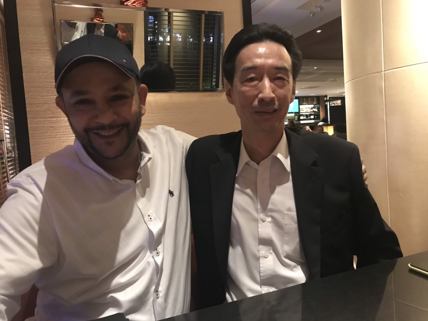 科威特知名網紅阿不都卡苓(Abdul Karim Al-Hendal)說,牟華瑋代表不僅是朋友,更是像兄弟。圖/朱蒲青攝 科威特知名網紅阿不都卡苓(Abdul Karim Al-Hendal)說,牟華瑋代表不僅是朋友,更是像兄弟。圖/朱蒲青攝