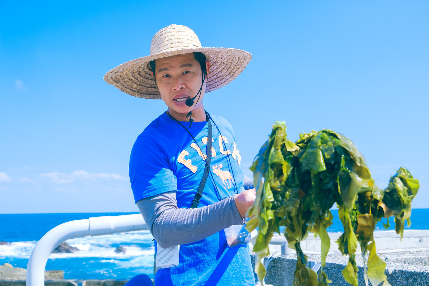 九孔養殖達人李勝興,用深入淺出的方式介紹貢寮的養殖歷史,還有九孔的各種知識。圖:謝佳真/攝 九孔養殖達人李勝興,用深入淺出的方式介紹貢寮的養殖歷史,還有九孔的各種知識。圖:謝佳真/攝