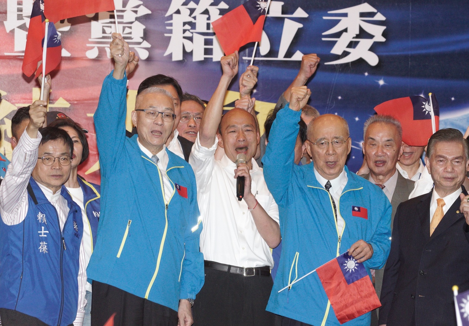 國民黨總統參選人韓國瑜、主席吳敦義出席全國全國公教軍警消例挺韓國瑜團結大會軍警消例挺韓國瑜團結大會。 圖:張良一/攝 國民黨總統參選人韓國瑜、主席吳敦義出席全國全國公教軍警消例挺韓國瑜團結大會軍警消例挺韓國瑜團結大會。 圖:張良一/攝