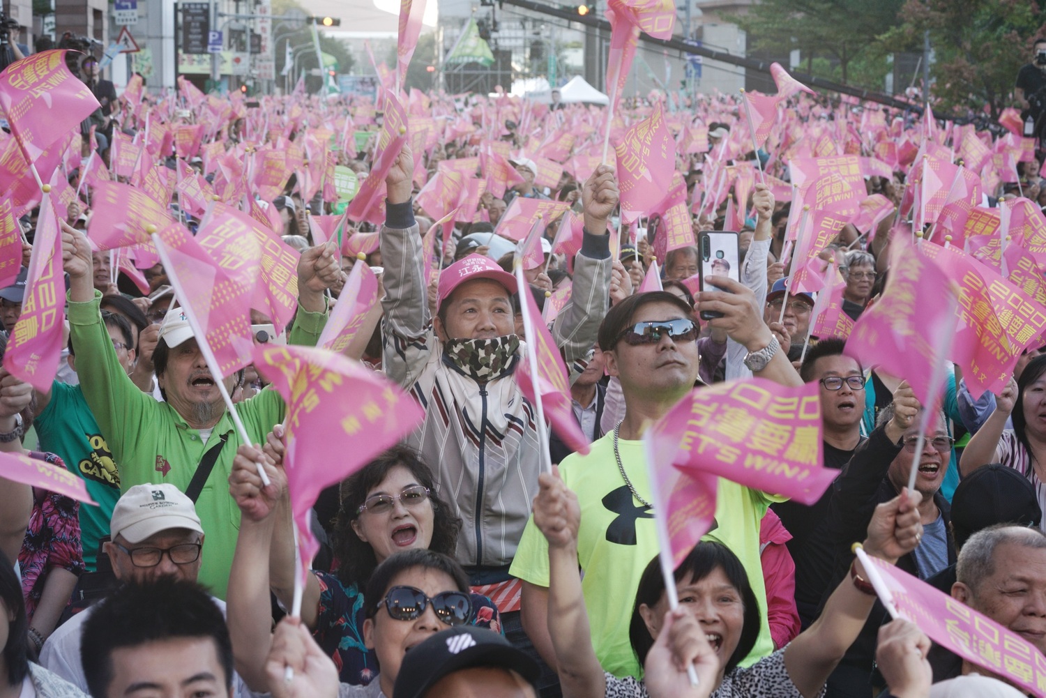 支持者參加蔡英文競選總部成立造勢大會。 圖:張良一/攝 支持者參加蔡英文競選總部成立造勢大會。 圖:張良一/攝