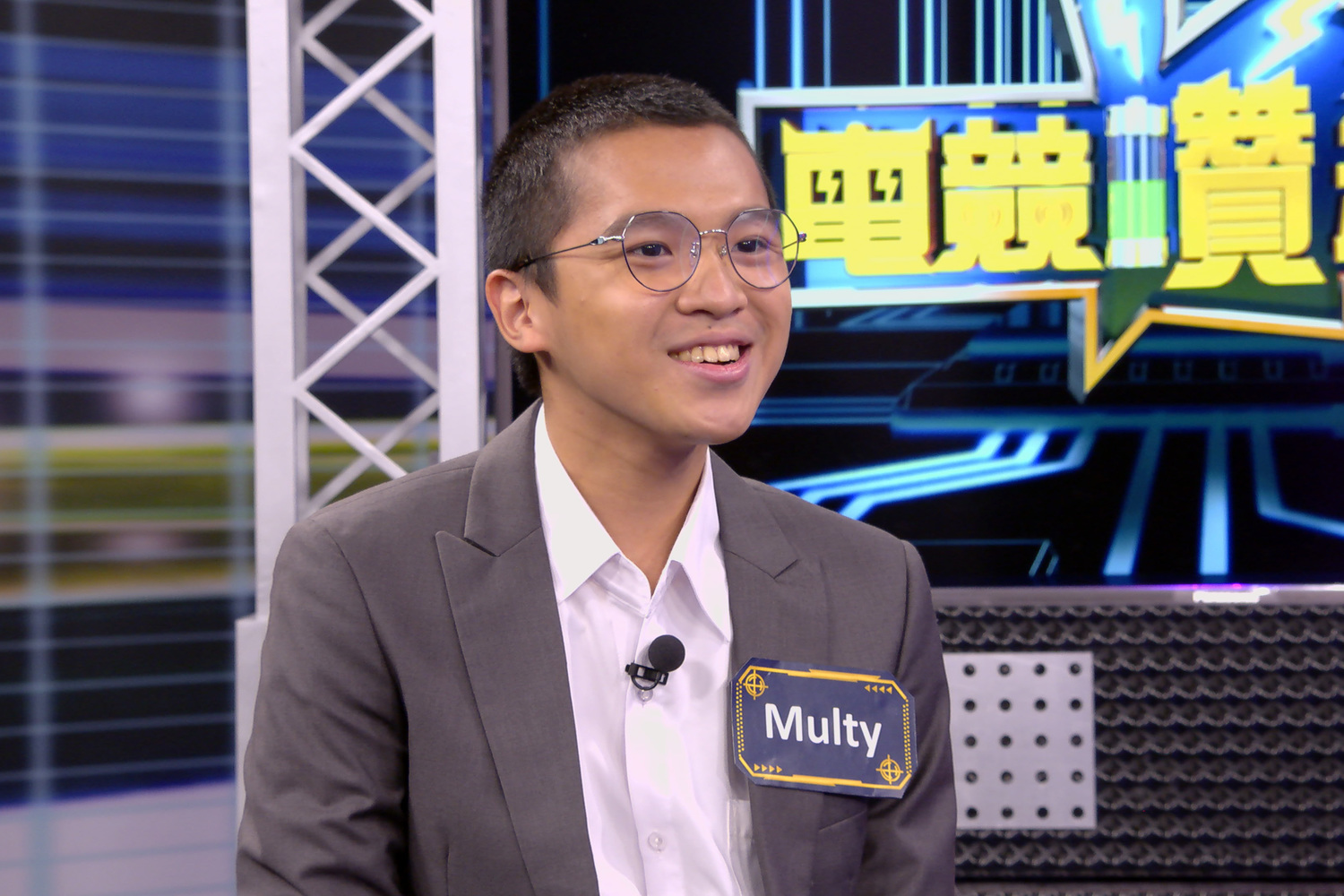 Multy認為當主播賽評,很考驗講話的邏輯思考及節奏。 Multy認為當主播賽評,很考驗講話的邏輯思考及節奏。