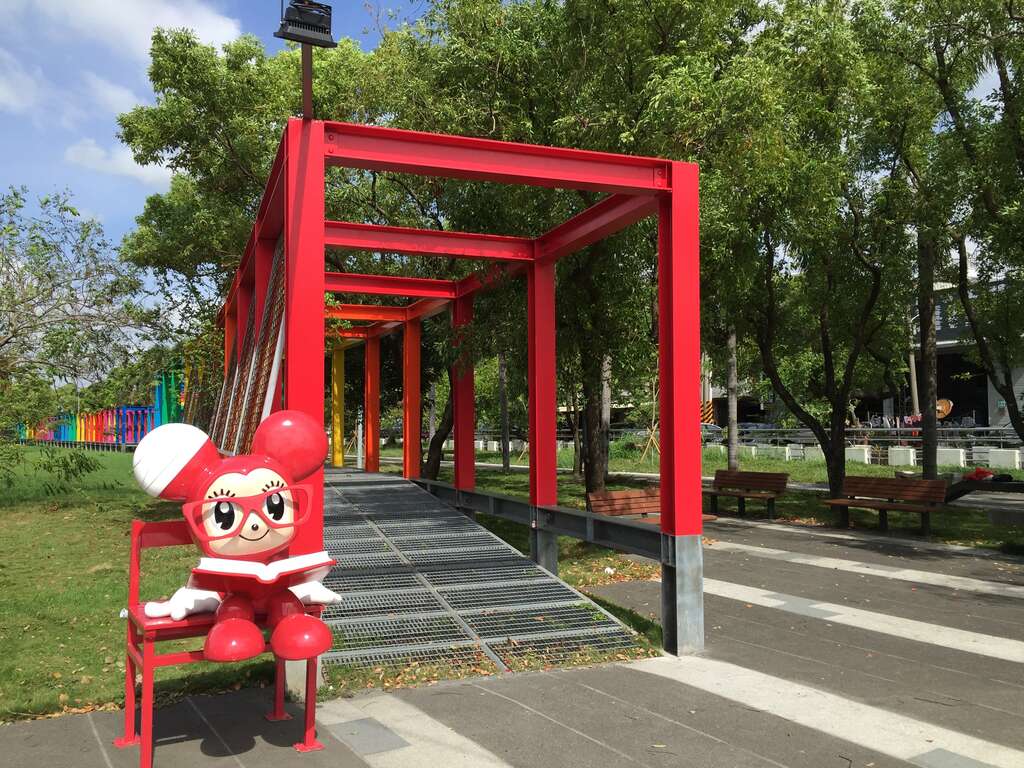 新營美術園區引進藝術家「不二良」的創作,以卡通風格的老鼠為主題,打造繽紛園地。圖:翻攝自台南旅遊網 新營美術園區引進藝術家「不二良」的創作,以卡通風格的老鼠為主題,打造繽紛園地。圖:翻攝自台南旅遊網
