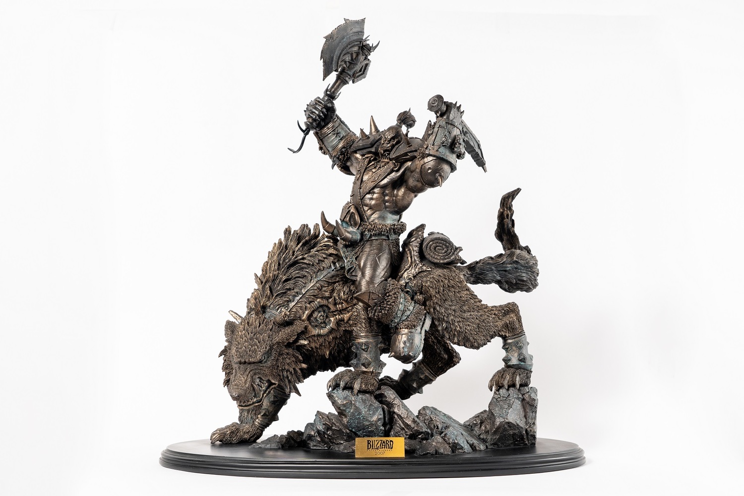 獨特藏品《魔獸世界》獸人騎狼雕像將於活動第二天29日上午12時起至下午5時開放玩家競標，所得款項將全數捐贈「為台灣而教」，邀請玩家為台灣教育獻上一份心力。