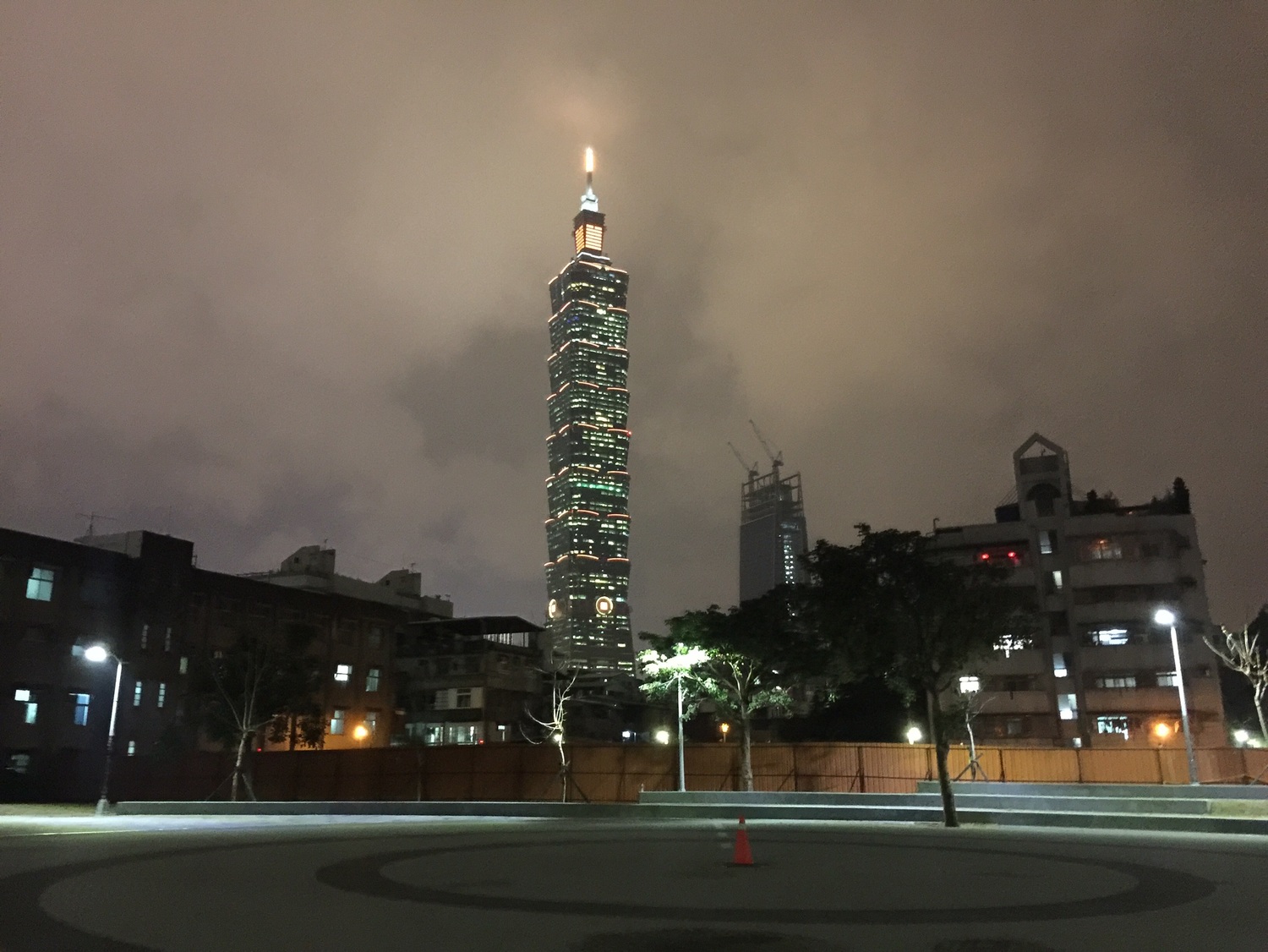 景勤1號公園是台北市府官方推薦地點,視野開闊,101就在公園正前方。 圖:台北市政府工務局公園路燈工程管理處/提供 景勤1號公園是台北市府官方推薦地點,視野開闊,101就在公園正前方。 圖:台北市政府工務局公園路燈工程管理處/提供