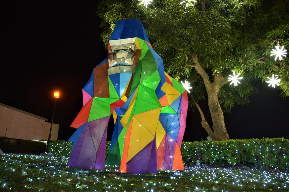 今年燈區範圍自千禧公園勝利東路起,至屏東夜市停車旁之萬年溪河(路)段,總共規劃20組燈座 圖:屏東縣政府/提供 今年燈區範圍自千禧公園勝利東路起,至屏東夜市停車旁之萬年溪河(路)段,總共規劃20組燈座 圖:屏東縣政府/提供