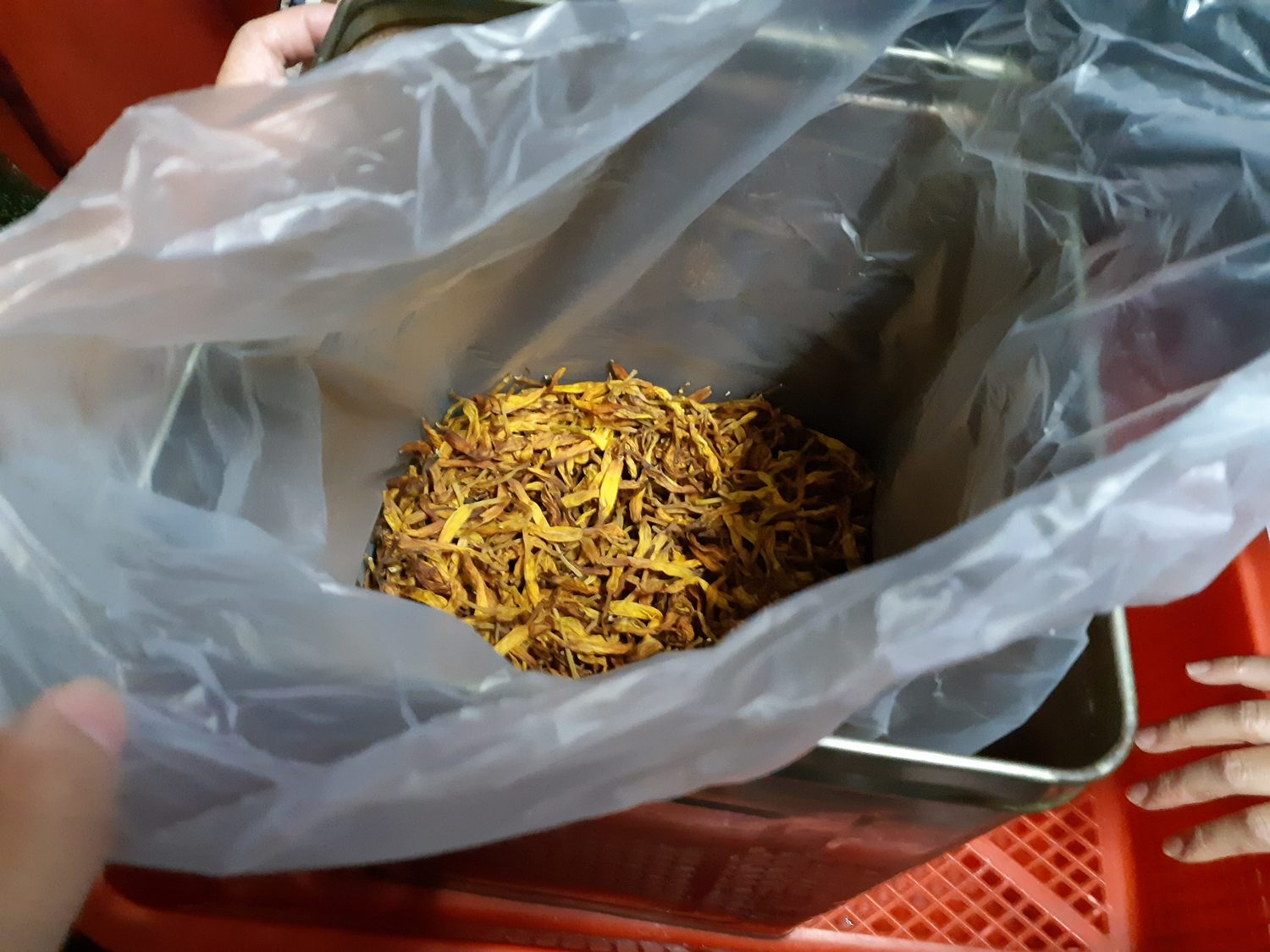 衛生局抽檢年節食品,「金針」1件檢出漂白劑二氧化硫超量。 圖:台北市衛生局/提供 衛生局抽檢年節食品,「金針」1件檢出漂白劑二氧化硫超量。 圖:台北市衛生局/提供