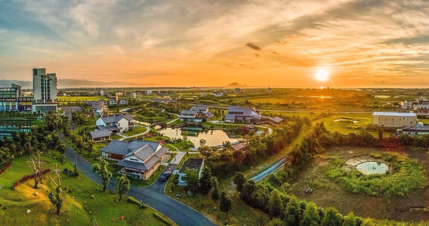 綠舞日式主題園區座落於蘭陽平原,內有日式庭園布景,提供獨特的日式文化主題展示及情境表演。圖:翻攝自綠舞國際觀光飯店&綠舞日式主題園區臉書 綠舞日式主題園區座落於蘭陽平原,內有日式庭園布景,提供獨特的日式文化主題展示及情境表演。圖:翻攝自綠舞國際觀光飯店&綠舞日式主題園區臉書