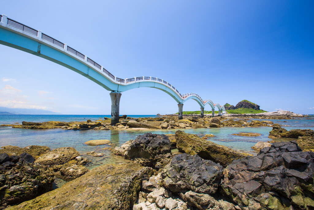 三仙台的跨海拱橋已成為東海岸極為著名的地標。圖:翻攝自東部海岸國家風景區網站 三仙台的跨海拱橋已成為東海岸極為著名的地標。圖:翻攝自東部海岸國家風景區網站