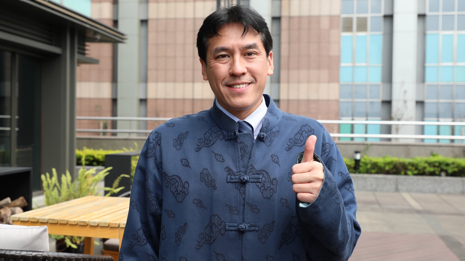 17直播與政治評論家黃暐瀚合作推出喉糖產品。 圖：17 Media/提供