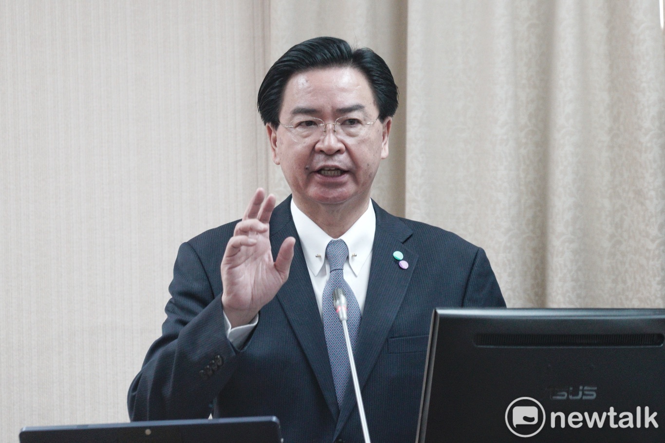 外交部長吳釗燮在立院外交及國防委員會備詢。 圖:張良一/攝 外交部長吳釗燮在立院外交及國防委員會備詢。 圖:張良一/攝