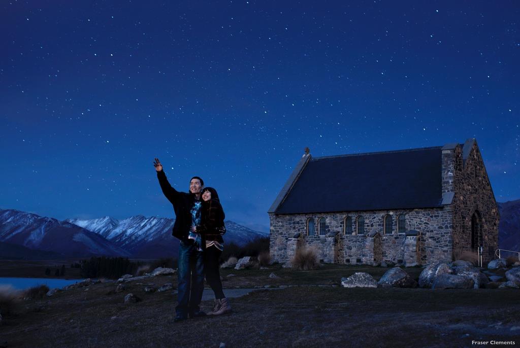 紐西蘭牧羊人教堂以星空當背景已成蒂卡波湖經典。 圖:翻攝自紐西蘭觀光局臉書 Fraser Clement/攝 紐西蘭牧羊人教堂以星空當背景已成蒂卡波湖經典。 圖:翻攝自紐西蘭觀光局臉書 Fraser Clement/攝