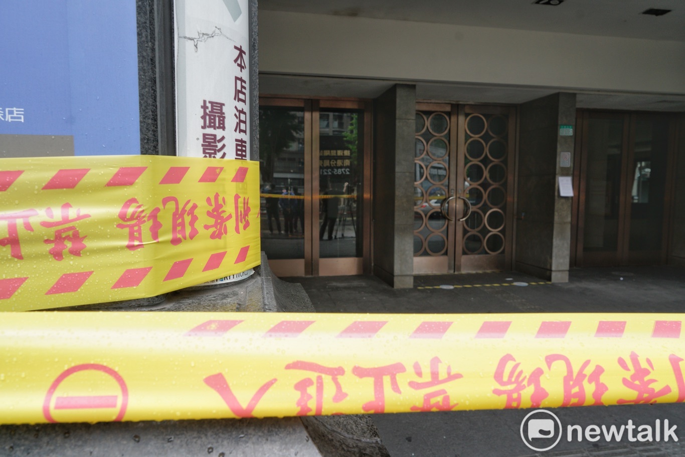 錢櫃KTV林森店火災後,現場封鎖。 圖:張良一/攝 錢櫃KTV林森店火災後,現場封鎖。 圖:張良一/攝