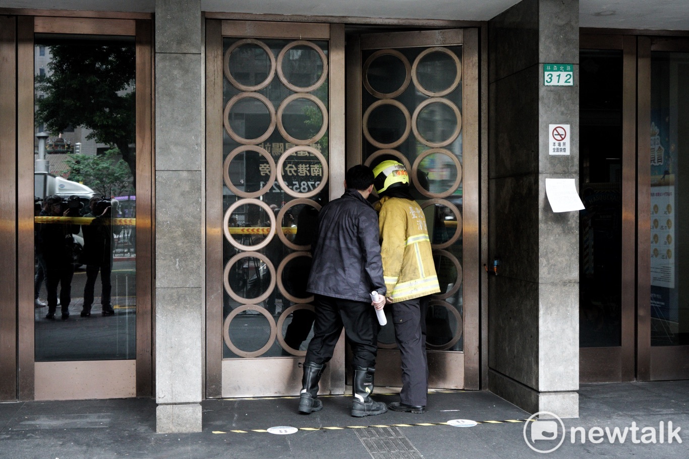 錢櫃KTV林森店火災後續。 圖:張良一 / 攝 錢櫃KTV林森店火災後續。 圖:張良一 / 攝