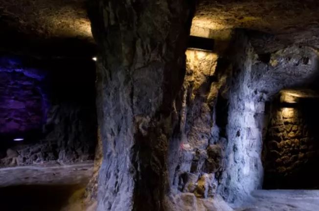 至今仍可在盧森堡市區裡面發現大型的軍事建築遺跡，也成為當地景點。 圖：翻攝自visitluxembourg官網