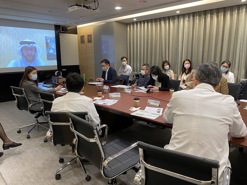 台北醫學大學附設醫院25日與科威特賈比爾.阿瑪德.薩巴赫綜合醫院舉行視訊會議交流防疫。北醫團隊說明運用人工智慧醫療設備診治。 圖/駐科威特代表處提供(中央社) 台北醫學大學附設醫院25日與科威特賈比爾.阿瑪德.薩巴赫綜合醫院舉行視訊會議交流防疫。北醫團隊說明運用人工智慧醫療設備診治。 圖/駐科威特代表處提供(中央社)