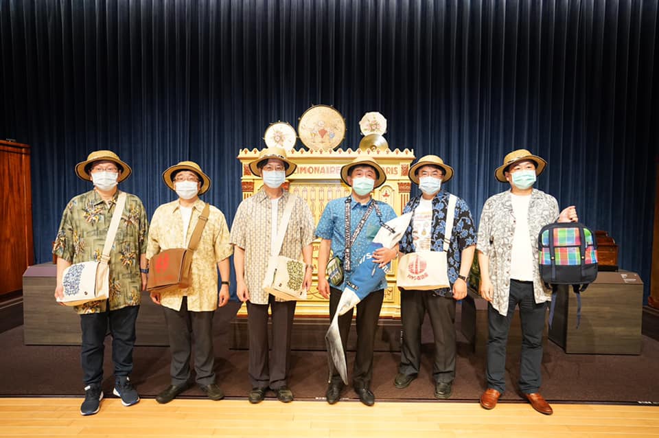防疫五月天包含指揮中心指揮官陳時中一行人,在今(30)日率防疫團隊南下台南,第一站就到台南知名景點「奇美博物館」 圖:取自黃偉哲粉絲專頁 防疫五月天包含指揮中心指揮官陳時中一行人,在今(30)日率防疫團隊南下台南,第一站就到台南知名景點「奇美博物館」 圖:取自黃偉哲粉絲專頁