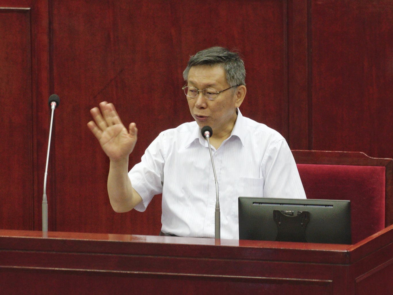 台北市長柯文哲在台北市議會備詢。 圖:張良一/攝 台北市長柯文哲在台北市議會備詢。 圖:張良一/攝