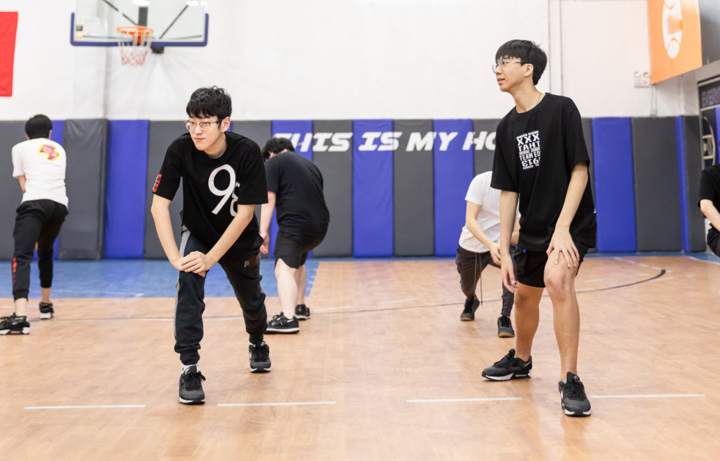 EDG選手平時接受運動課程訓練。 圖:翻攝自EDG微博 EDG選手平時接受運動課程訓練。 圖:翻攝自EDG微博