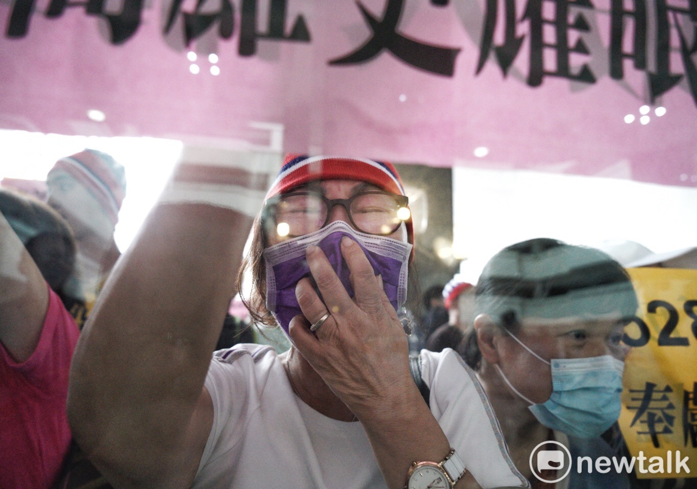 韓國瑜罷免案過門檻,韓粉淚崩。 圖:張良一/攝 韓國瑜罷免案過門檻,韓粉淚崩。 圖:張良一/攝