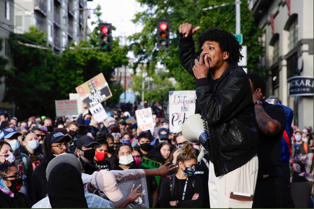 在「國會山莊自治區(Capitol Hill Autonomous Zone)」中有各式各樣的活動。 圖:翻攝自 Paige Cornwell 推特 在「國會山莊自治區(Capitol Hill Autonomous Zone)」中有各式各樣的活動。 圖:翻攝自 Paige Cornwell 推特