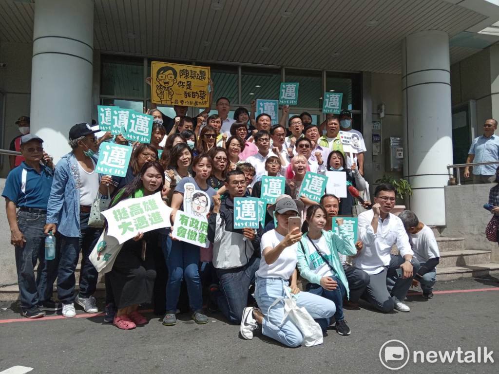 高市長補選，民進黨陳其邁應援團聲勢浩大助陣。 圖：孫家銘/攝